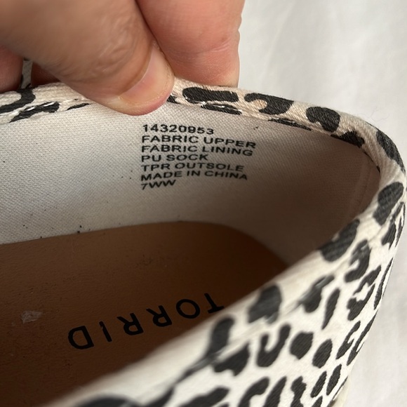 Torrid Slip on Sneakers Leopard Print Sz 7 WW - Picture 3 of 5